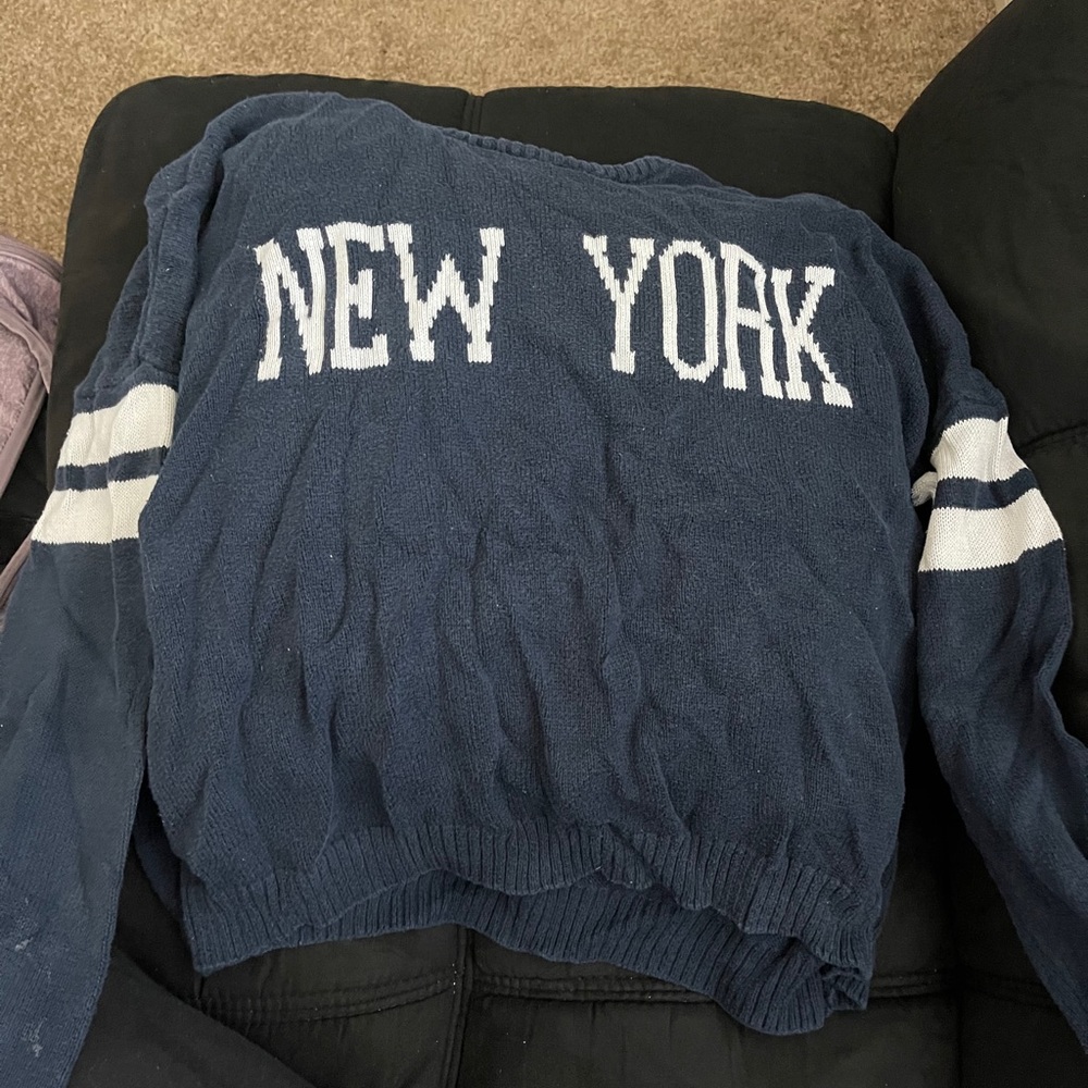brandy melville pull over sweater